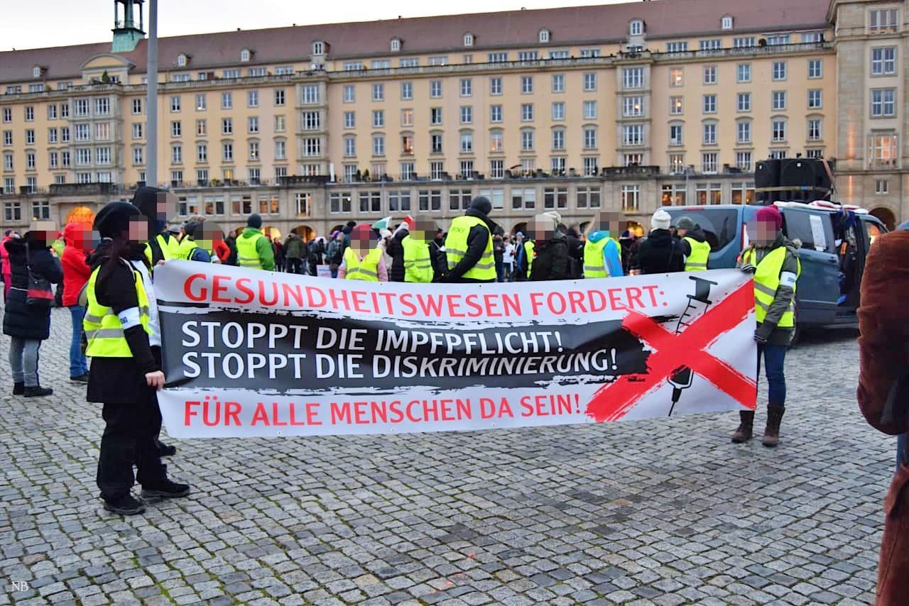Banner für freie Impfentscheidung des Gesundheitswesens Dresden